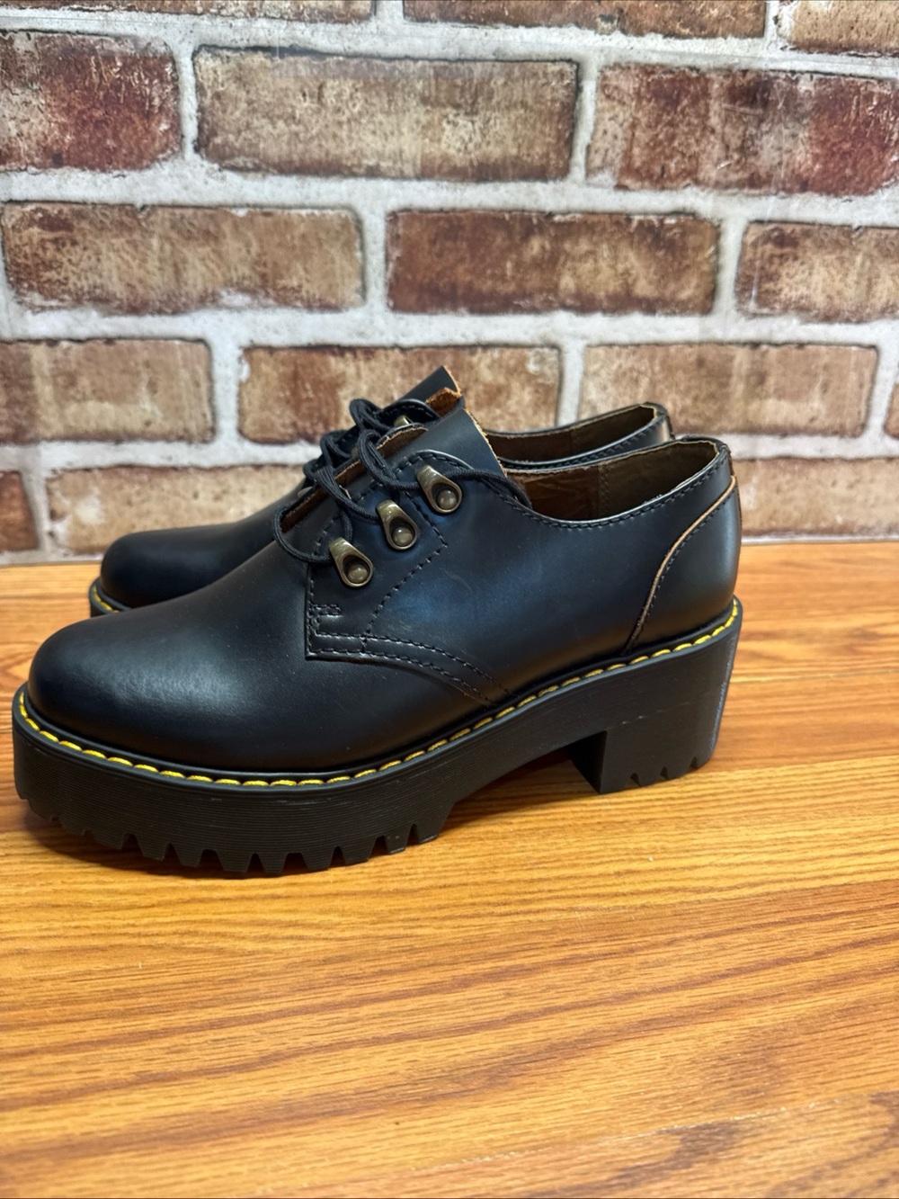Dr. Martens LEONA LOW Platform Shoes Black Leather Women's Size 8 - Picture 4 of 11